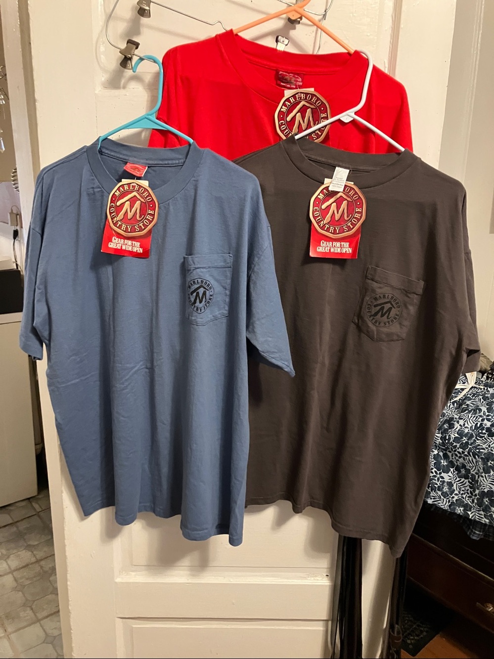 Great find. New , but older 1994 set of 3 Marlboro logo t shirts one size - Picture 10 of 15